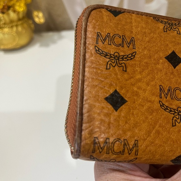 MCM COGNAC ZIPPERED WALLET - Picture 7 of 16